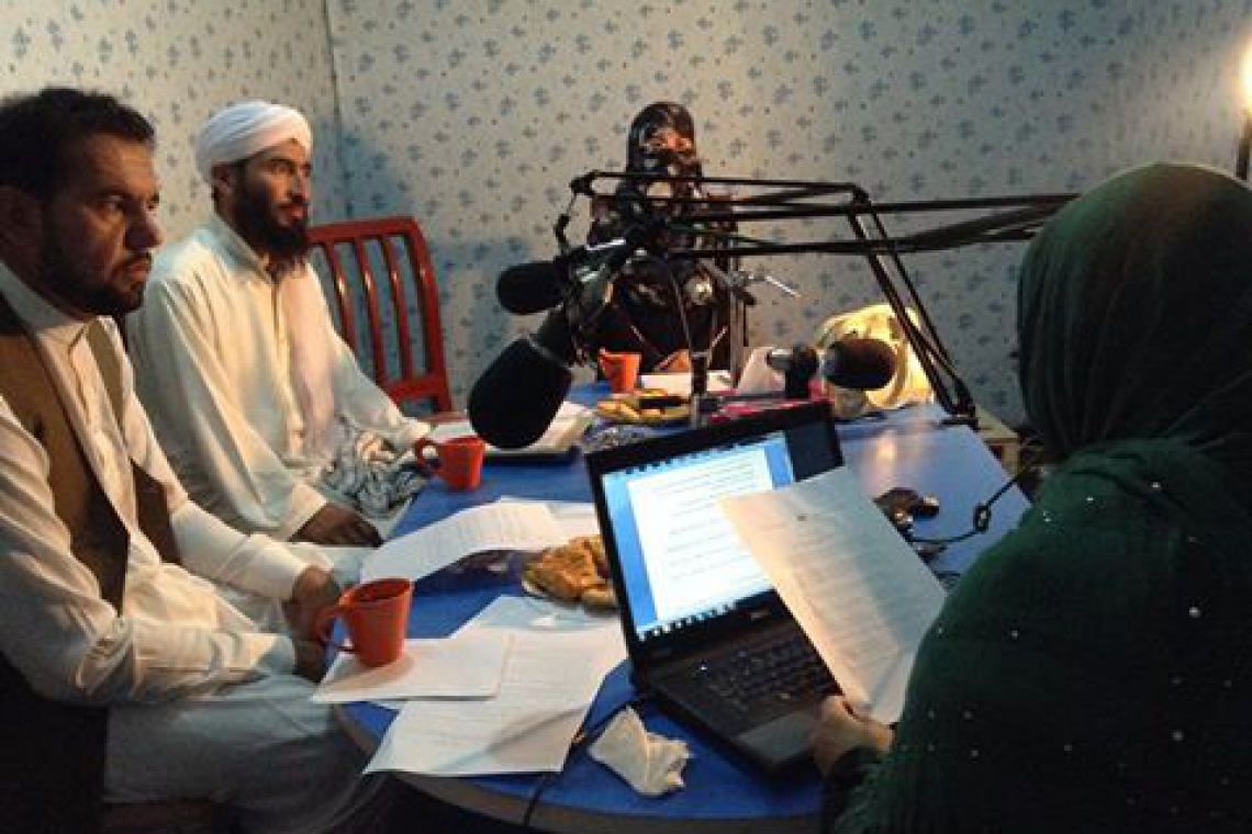 Afghan govt's honors journalists for covering Kunduz battle